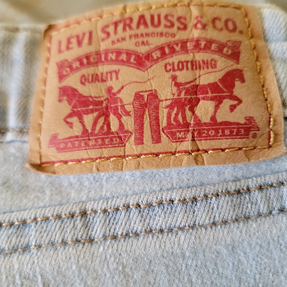 Levi's Women Skinny Jeans - White and Light Blue - Picture 4 of 10